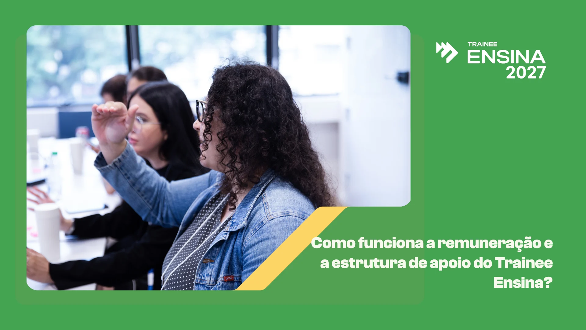 Professor do Trainee Ensina em sala de aula de escola pública