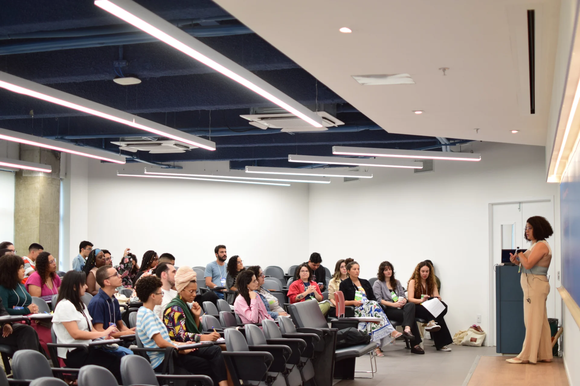 Trainee Ensina formado em Ciências Econômicas atuando em escola pública